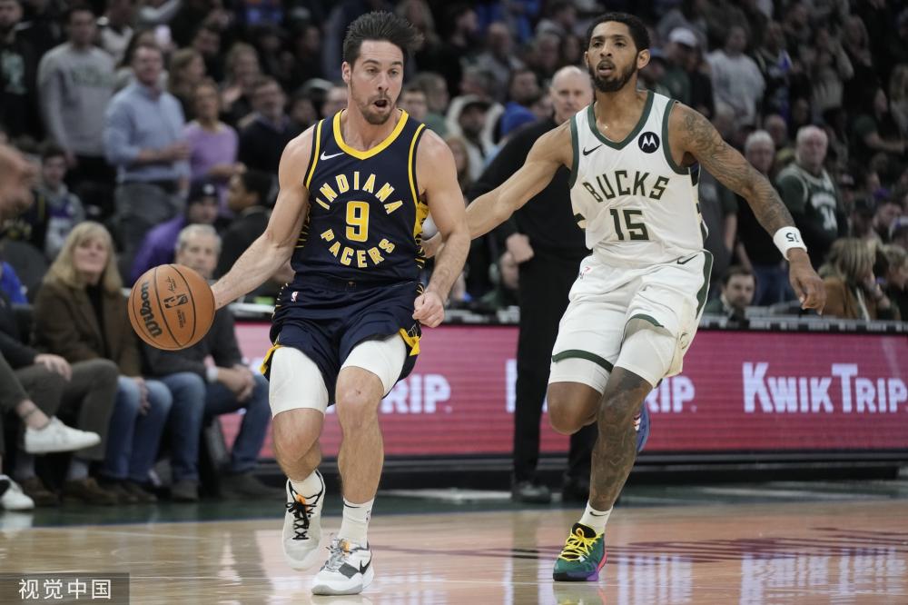 一个从足球 一个从足球